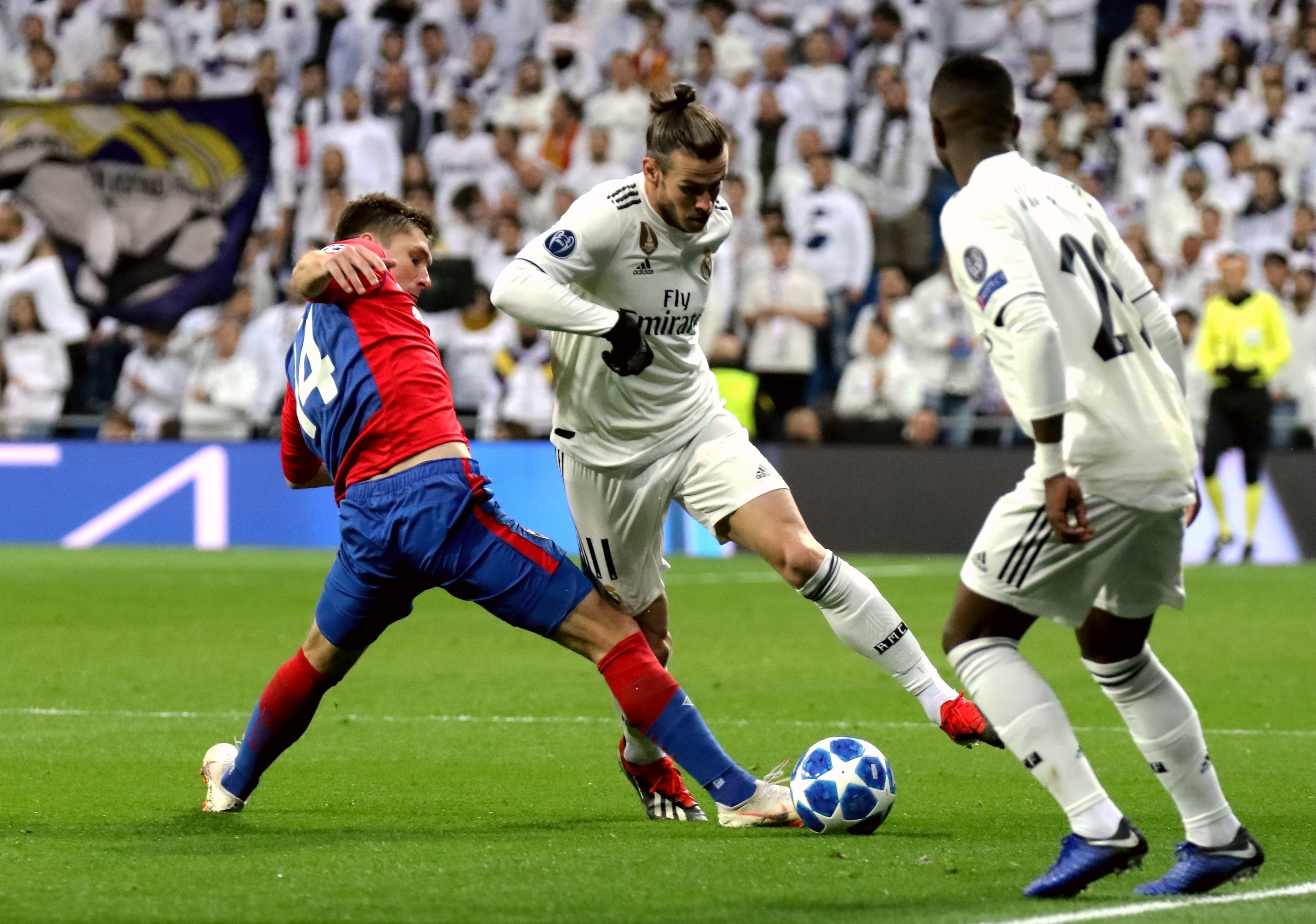 名将化身冠军教师团，与学生和志愿者同上体育课