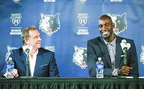 🚨 国际米兰主席马洛塔确认：邓弗里斯将伤缺两个月，我们正就若昂·坎塞洛的转会进行谈判。 由于邓弗里斯的缺席，我们需要在右后卫位置寻找解决方案。 来源：转会专家罗马诺