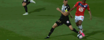 中国男篮42分大胜日本队 晋级亚洲杯正赛