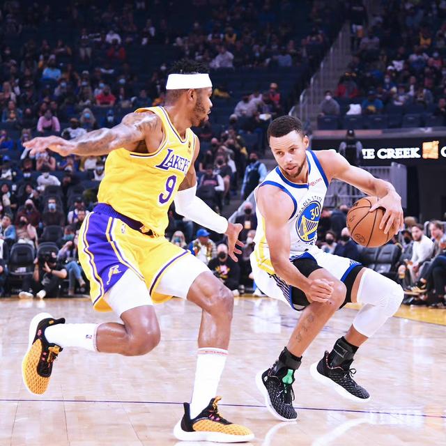 圣地亚哥教士队由于塔提斯禁赛，被迫调整内野防守布局